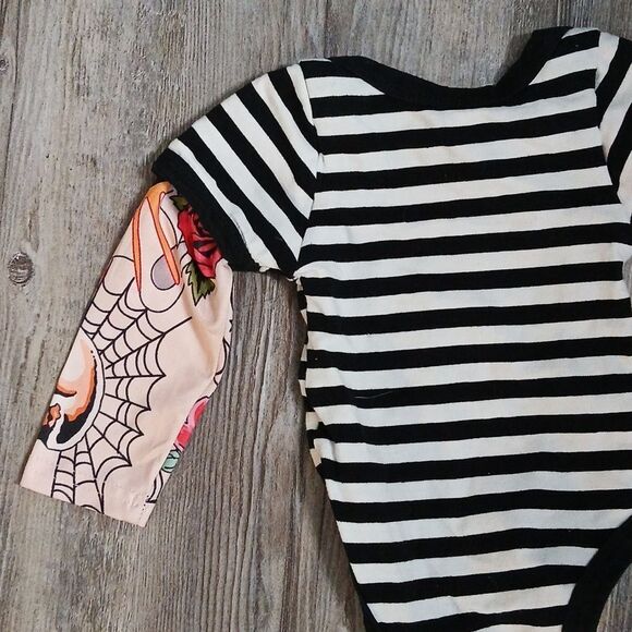 Just Did 9 months on the inside striped skull rose onesie Sz 3-6m NWOT - Picture 6 of 8